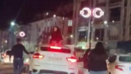 Sivas&rsquo;ta trafikte kavga: Otomobilin &uuml;zerine &ccedil;ıkıp zarar verdi