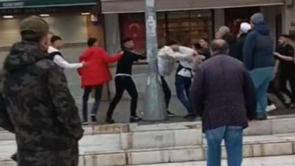 Ey&uuml;psultan'da sokak ortasında sopalı ve yumruklu meydan kavgası 