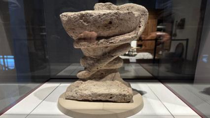 Tıp ve eczacılığın sembol&uuml; bu m&uuml;zede: 791 yıllık kadehe sarılı yılan heykeli