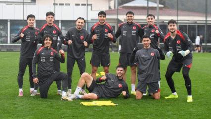 &Uuml;mit Milli Futbol Takım, hazırlıklarını yağmur altında s&uuml;rd&uuml;rd&uuml;