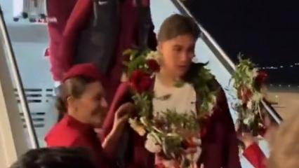 24 yıllık hasreti bitiren ''Bizim &Ccedil;ocuklar'' &ccedil;i&ccedil;eklerle karşılandı