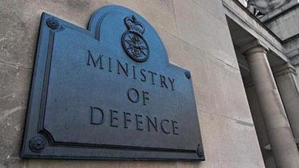 İngiltere'den İran hazırlığı! H&uuml;rm&uuml;z i&ccedil;in askeri yetkililerini toplayacak