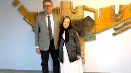 72 yaşındaki kadından 3,7 kiloluk t&uuml;m&ouml;r &ccedil;ıkarıldı