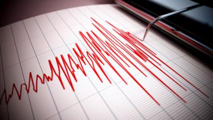 Endonezya'da 7,8 b&uuml;y&uuml;kl&uuml;ğ&uuml;nde deprem! Tsunami alarmı verildi