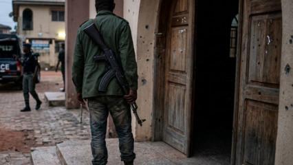 Afrika &uuml;lkesinde Paskalya kutlamasında kiliseye saldırı: 8 kişiyi &ouml;ld&uuml;rd&uuml;ler