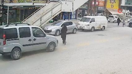 Ankara'da feci kaza: Hatalı sollama yapan s&uuml;r&uuml;c&uuml; 13 yaşındaki Defne'yi ağır yaraladı