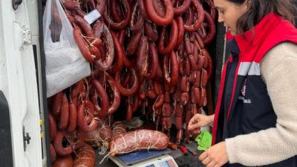 Antalya'da piyasaya s&uuml;r&uuml;lecek 176 kilo bozuk sucuk imha edildi