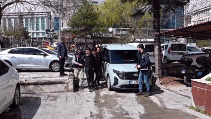 Babalarını bı&ccedil;ak ve nacak ile &ouml;ld&uuml;ren 2 kardeş, adliyeye sevk edildi