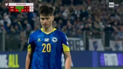 Bosna Hersek'in D&uuml;nya Kupası hayalini ger&ccedil;ekleştiren oyuncunun g&ouml;r&uuml;nt&uuml;leri şaşırttı...