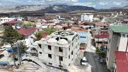 Depremde yıkıldı, umutla y&uuml;kseliyor: Balaban &Ccedil;arşı Camii i&ccedil;in g&ouml;zler hayırseverlerde