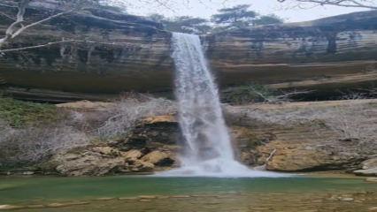 Devasa kayaların arasında saklı cennet: Adana&rsquo;da kuruyan şelaleler coştu