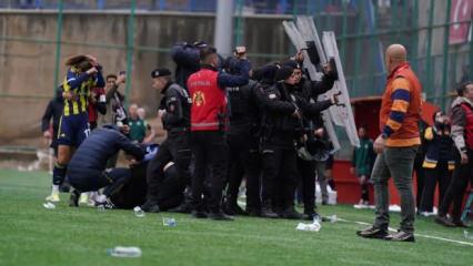 Fenerbah&ccedil;e'ye saldırı! Y&ouml;netici a&ccedil;ıklama yaptı: İnşallah buradan sağ salim &ccedil;ıkarız