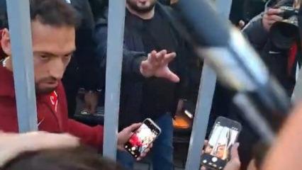 Hakan &Ccedil;alhanoğlu&rsquo;na &ccedil;irkin algı operasyonu! Ger&ccedil;ek g&ouml;r&uuml;nt&uuml;ler her şeyi ortaya &ccedil;ıkardı