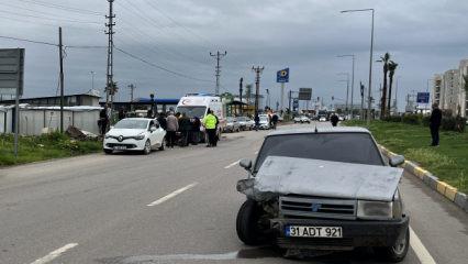 Hatay'da 2 otomobil &ccedil;arpıştı! Yaralı var