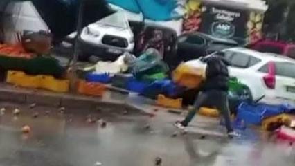 İzmir'de cinnet getiren manav satırla dehşet sa&ccedil;tı