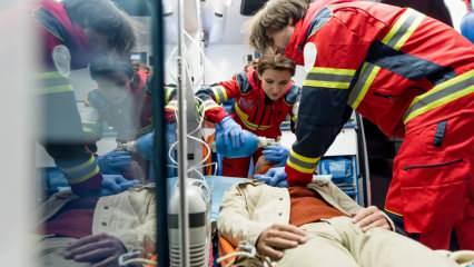 Kalp masajında ilk dakikalar kritik: Uzmanlardan doğru m&uuml;dahale uyarısı