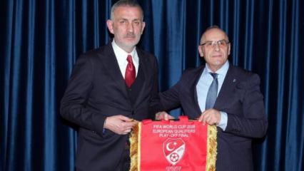 Kosova - T&uuml;rkiye ma&ccedil;ı &ouml;ncesi dostluk yemeği d&uuml;zenlendi