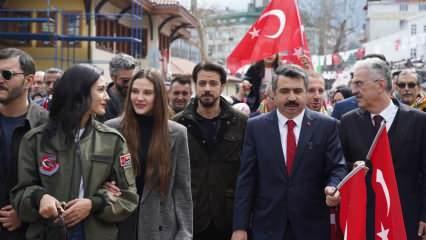 Kuruluş Orhan oyuncuları Bursa'nın fethinin 700. yılı y&uuml;r&uuml;y&uuml;ş&uuml;nde!