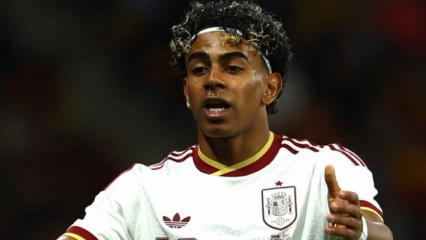 Yamal 'Ben M&uuml;sl&uuml;manım' diyerek skandal tezah&uuml;rata sert &ccedil;ıktı