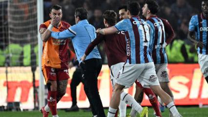 Ma&ccedil; bitti saha karıştı! Galatasaray'ın yıldızı kırmızı kart g&ouml;rd&uuml;
