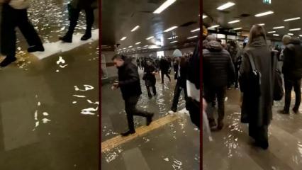 Mecidiyek&ouml;y metro alt ge&ccedil;idini su bastı, g&ouml;revliler suyu kovalarla tahliye etmeye &ccedil;alıştı