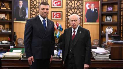MHP'de İzzet Ulvi Y&ouml;nter'in yerine &Ouml;zg&uuml;r Bayraktar atandı