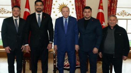 Şampiyon g&uuml;reş&ccedil;i Rıza Kayaalp'ten Cumhurbaşkanı Erdoğan'a rekor s&ouml;z&uuml;