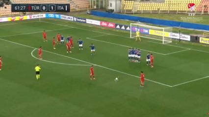 Milli yıldızdan kaleciyi &ccedil;aresiz bırakan gol!