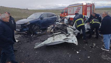 Nevşehir'de iki otomobil &ccedil;arpıştı: 1 &ouml;l&uuml;, 2 yaralı