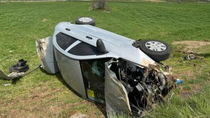 Uşak'ta feci kaza! Tarlaya devrilen otomobildeki 4 kişi yaralandı