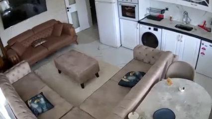 Van&rsquo;daki 5.2 b&uuml;y&uuml;kl&uuml;ğ&uuml;nde deprem anı kamerada