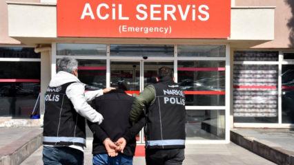 "Yutma y&ouml;ntemiyle" uyuşturucu sevkiyatı! 2 ş&uuml;pheli kıskıvrak yakalandı