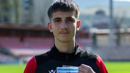 14 yaşında &uuml;lkesinin kaderini değiştirdi! Kahraman ilan edildi