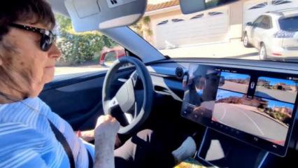 93 yaşında direksiyon salladı: Otonom ara&ccedil;la gelen &ouml;zg&uuml;rl&uuml;k