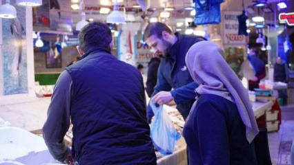 Balık pazarında 'yasak' mesaisi! Balık&ccedil;ılardan vatandaşa son &ccedil;ağrı"