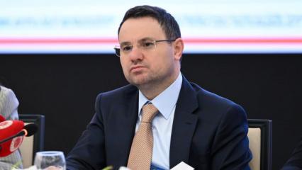 Akın G&uuml;rlek 'değiştirmemiz gerek' deyip duyurdu!