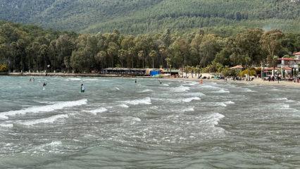Akyaka&rsquo;da sezon erken a&ccedil;ıldı: 16 derecede deniz keyfi!