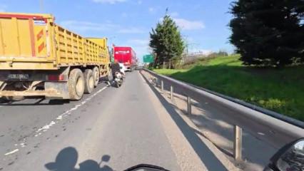 Ataşehir'de dehşet anları: Motosiklet s&uuml;r&uuml;c&uuml;s&uuml; yolcunun sa&ccedil;ını &ccedil;ekti