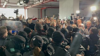 Bursa&rsquo;da se&ccedil;im &ouml;ncesi provokasyon: CHP&rsquo;liler camları kırarak belediyeye girdi