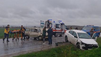 &Ccedil;orum'da 2 ara&ccedil; kafa kafaya &ccedil;arpıştı: 3 yaralı