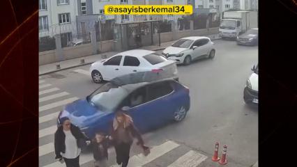 Esenyurt'ta trafik magandası yaya ge&ccedil;idindeki anne ve &ccedil;ocuğunun &uuml;zerine aracını s&uuml;rd&uuml;