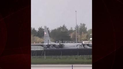 İrlanda'da bir şahıs Amerikan askeri u&ccedil;ağına baltayla saldırdı