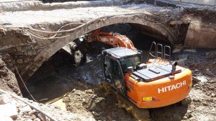 Rize&rsquo;de yol &ccedil;alışması 200 yıllık tarihi ortaya &ccedil;ıkardı!