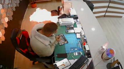 Şişen telefon bataryası bomba gibi patladı