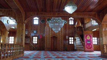 200 yıllık &ccedil;ivisiz cami yerli ve yabancı turistlerin ilgisini &ccedil;ekiyor