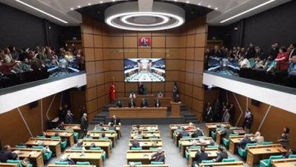 &Uuml;sk&uuml;dar Belediye Meclisi&rsquo;nde skandal: Vatandaşlar meclis salonundan atılmak istendi