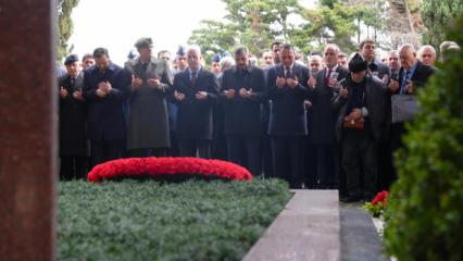 8'inci Cumhurbaşkanı Turgut &Ouml;zal mezarı başında anıldı