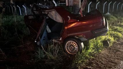 K&uuml;tahya'da feci kaza: Beton direğe &ccedil;arpan s&uuml;r&uuml;c&uuml; &ouml;ld&uuml;