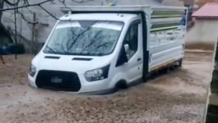 Bitlis'te sel felaketi! Kabus gibi g&ouml;r&uuml;nt&uuml;ler kamerada 
