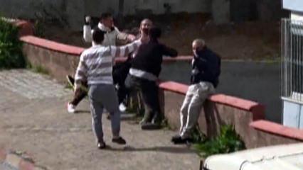 Engelli babasını azarladığını sandılar: Mahalleli meydan dayağı &ccedil;ekti